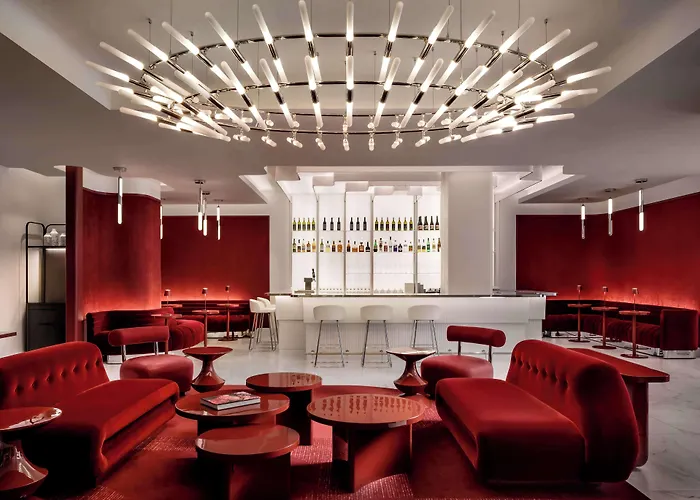 Revery Toronto Downtown, Curio Collection By Hilton